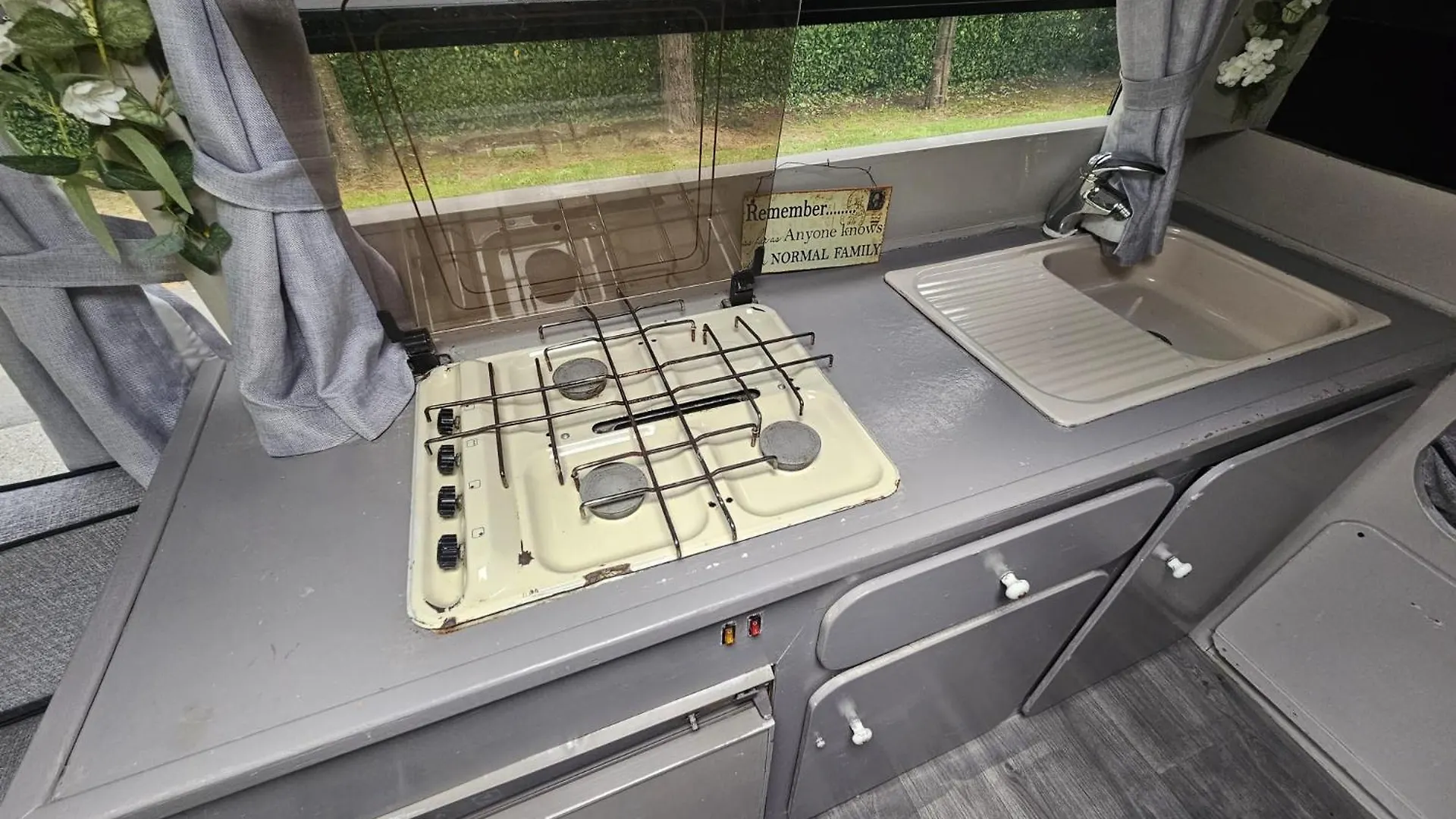 Retro Camper Hire Discover Ireland Dublin 0*,