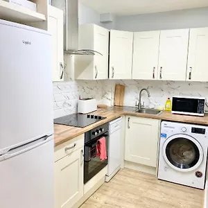 Lovely 2 Bedroom In Appartamento