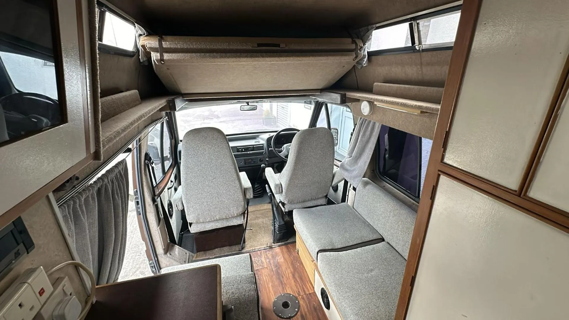 Retro Camper Hire Discover Ireland Dublin 0*,  Ireland
