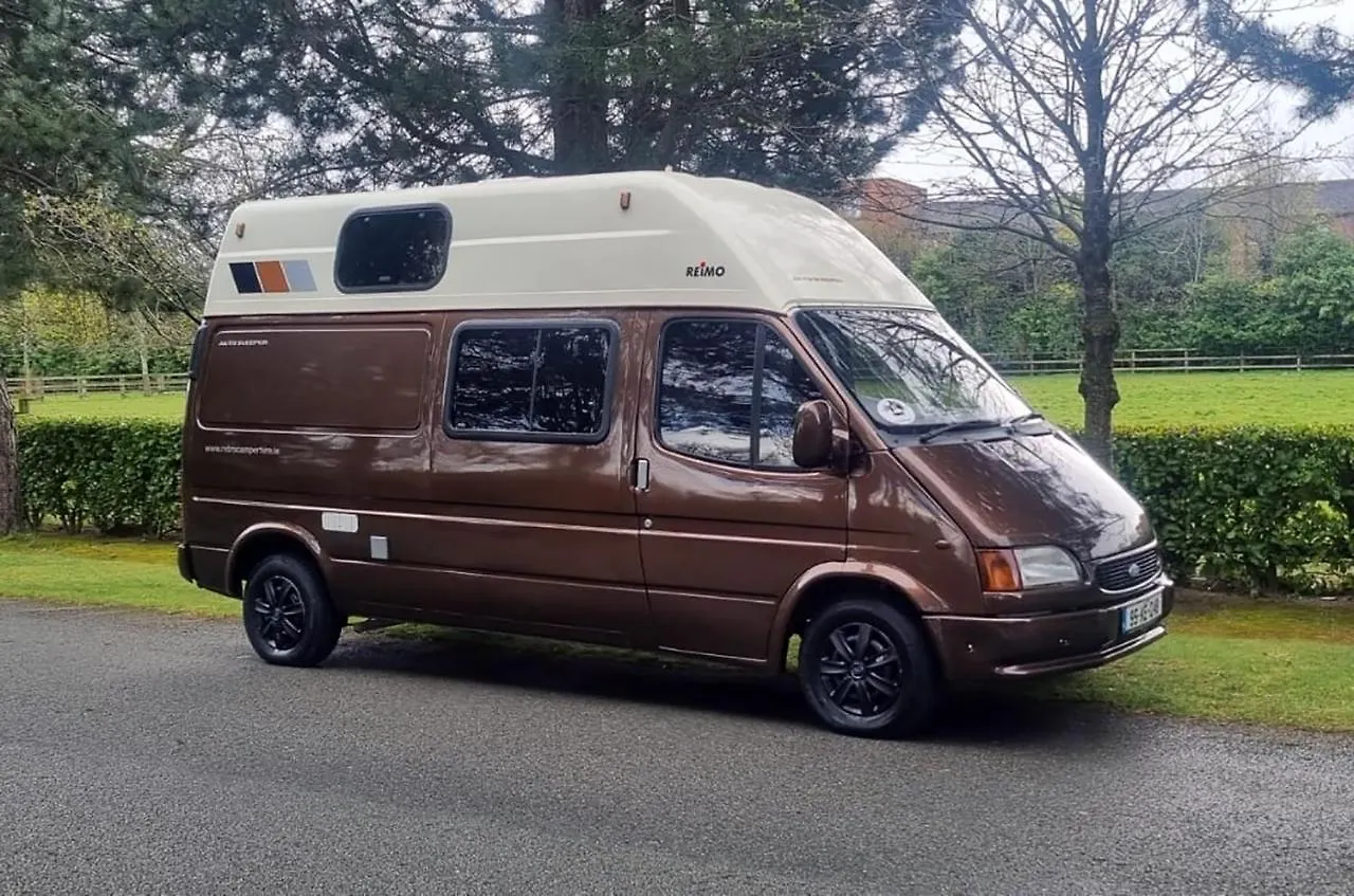 Retro Camper Hire Discover Ireland Dublin 0*,  Ierland