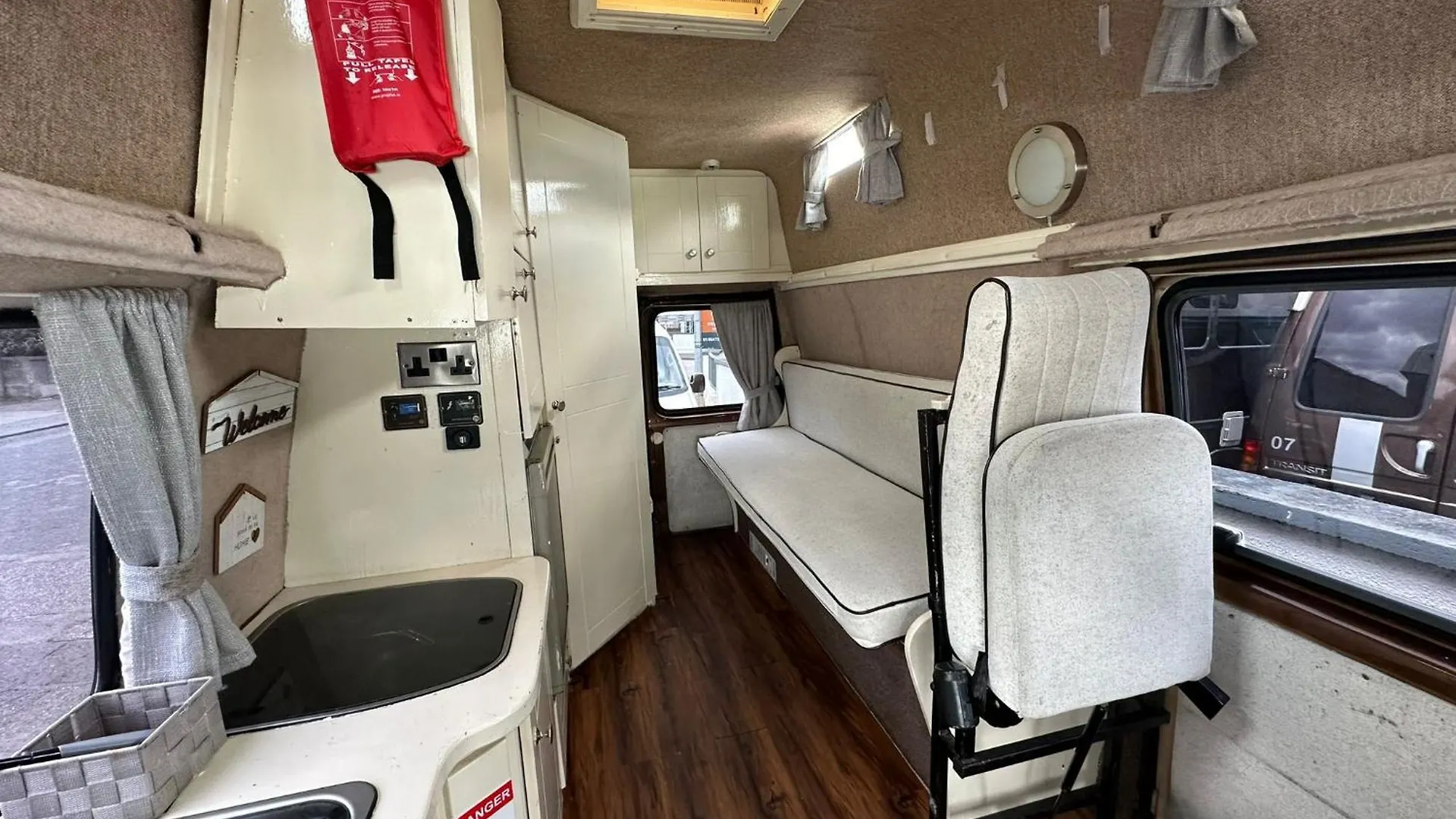 Retro Camper Hire Discover Ireland Dublin Ierland