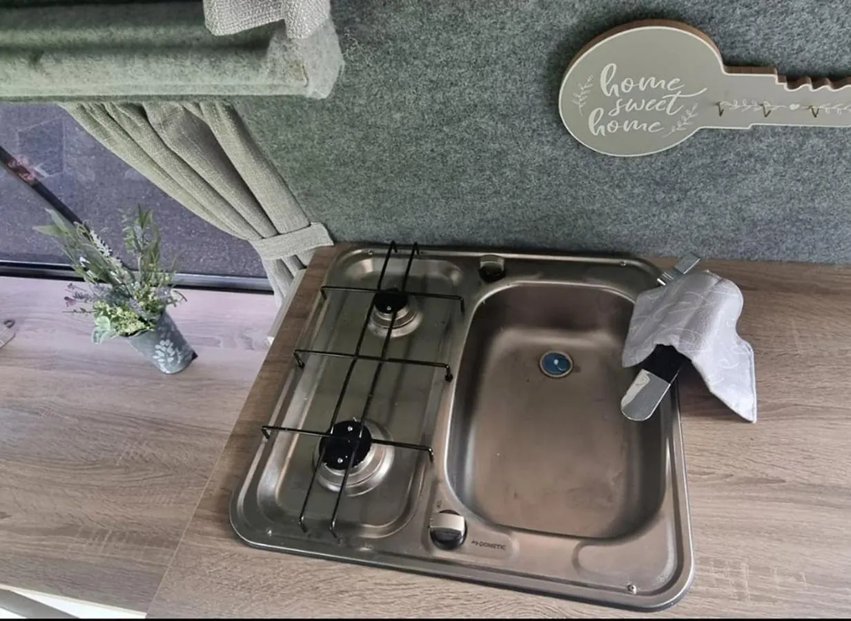 Retro Camper Hire Discover Ireland Dublin Irland