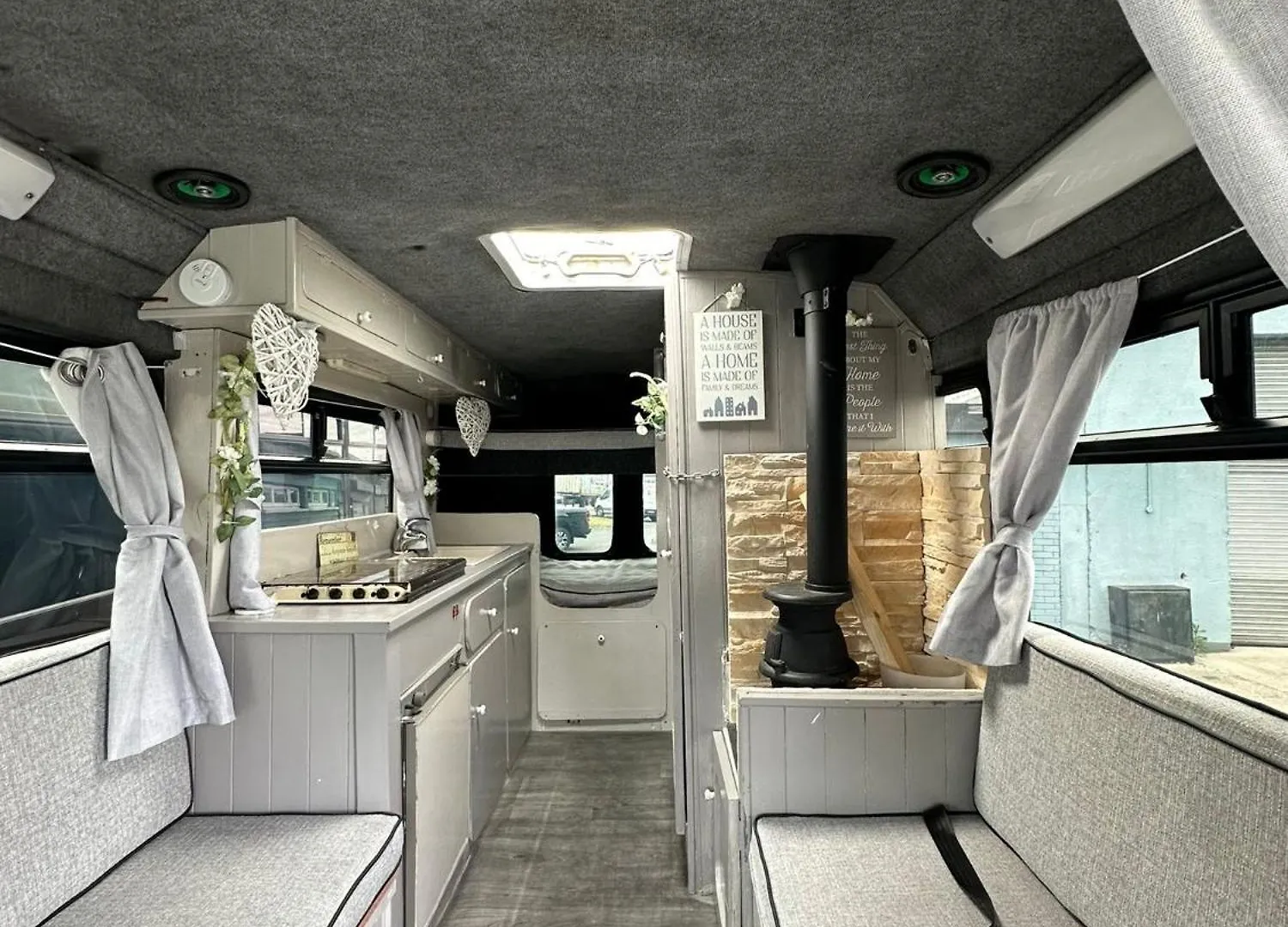 Retro Camper Hire Discover Ireland Dublin 0*,  Irland
