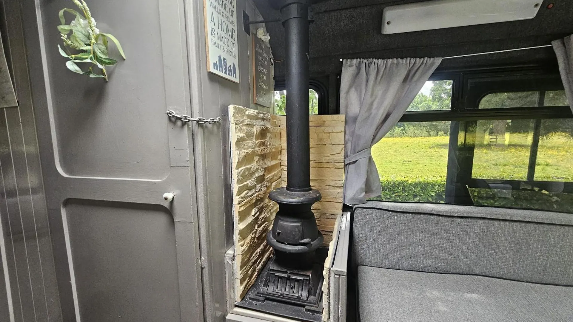 Retro Camper Hire Discover Ireland Dublin Irland